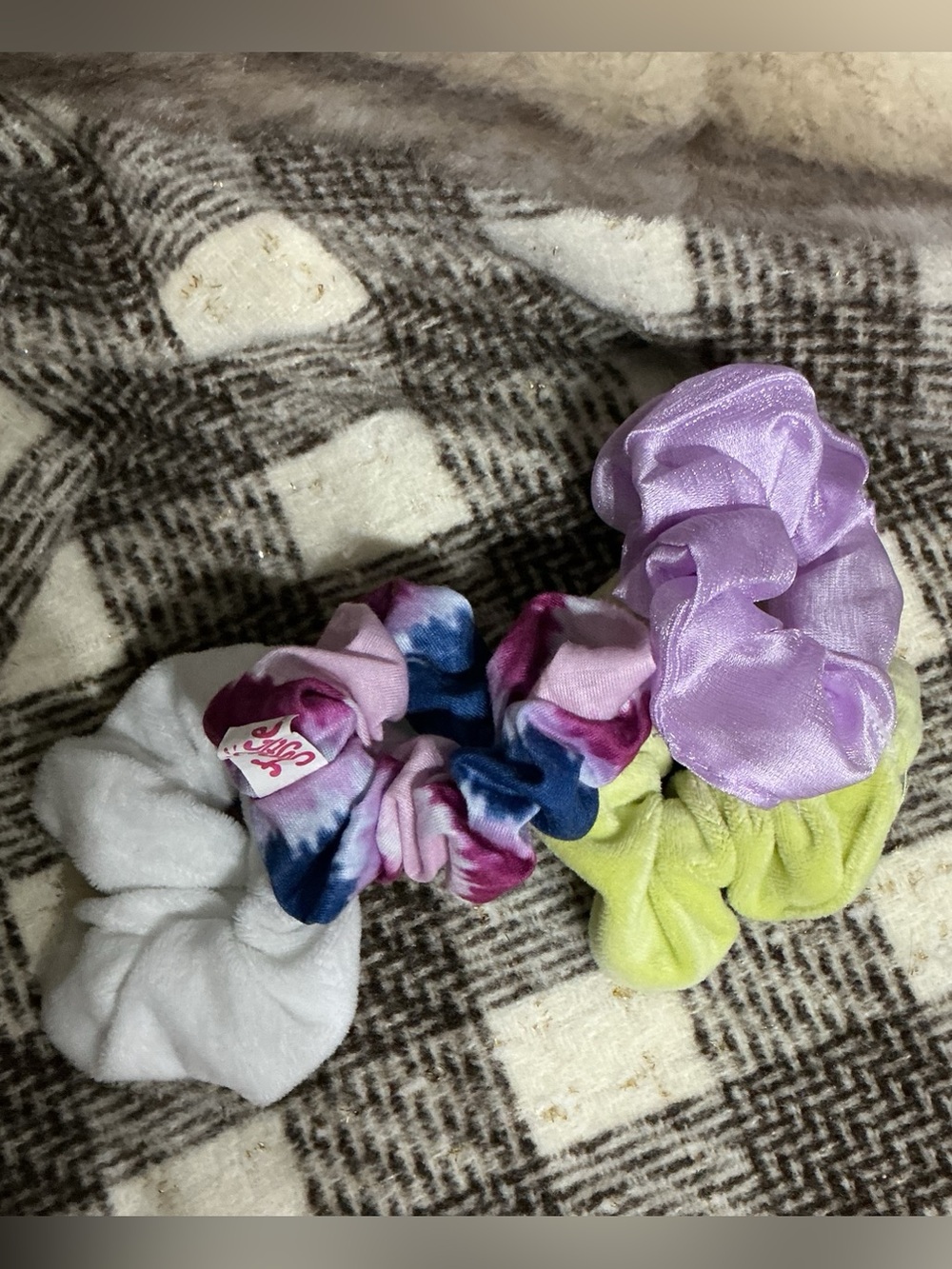 GIRLS  JUSTICE VELVET SATAIN & TIE DYE HAIR TIE BUNDLE OF 4 SCRUNCIS